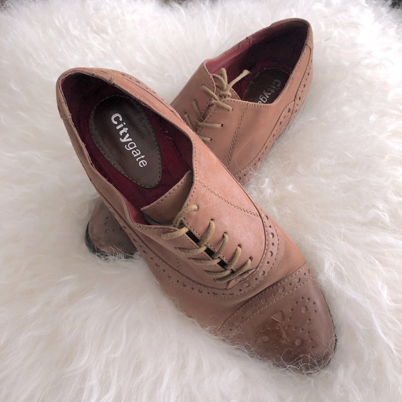 CITYGATE -6- Lovely Lace-up Oxfords with deep fuchsia lining - Picture 1 of 8
